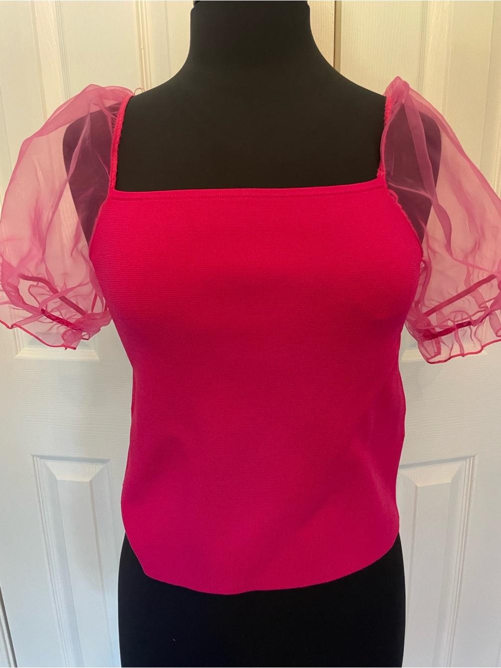 House of Harlowe 1960 Peacock Pink Puff-Sleeve Square Neck Top M